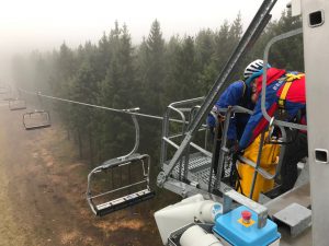 Anbringen des Seilsystems zur Evakuierung